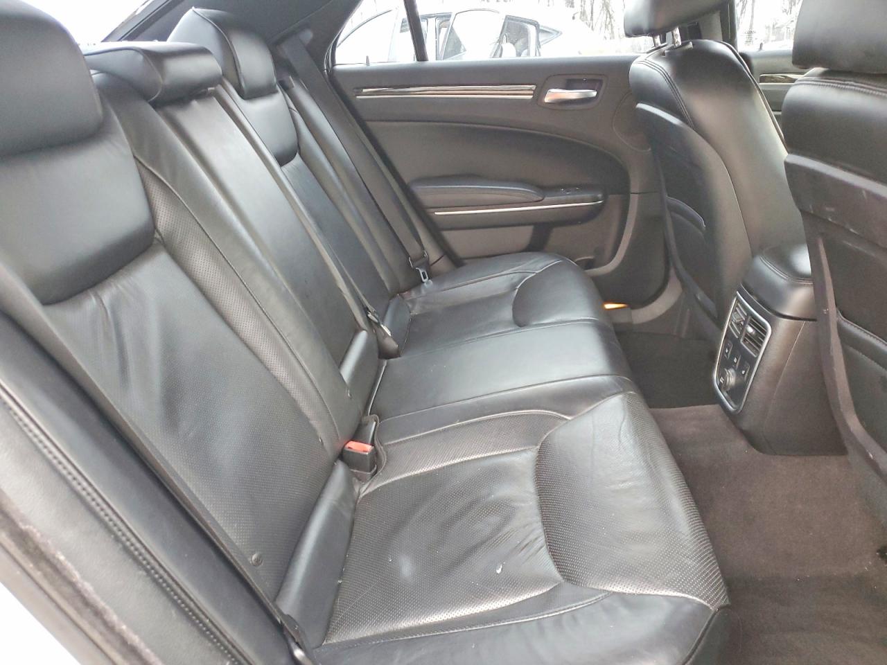 2011 CHRYSLER 300C photo 10
