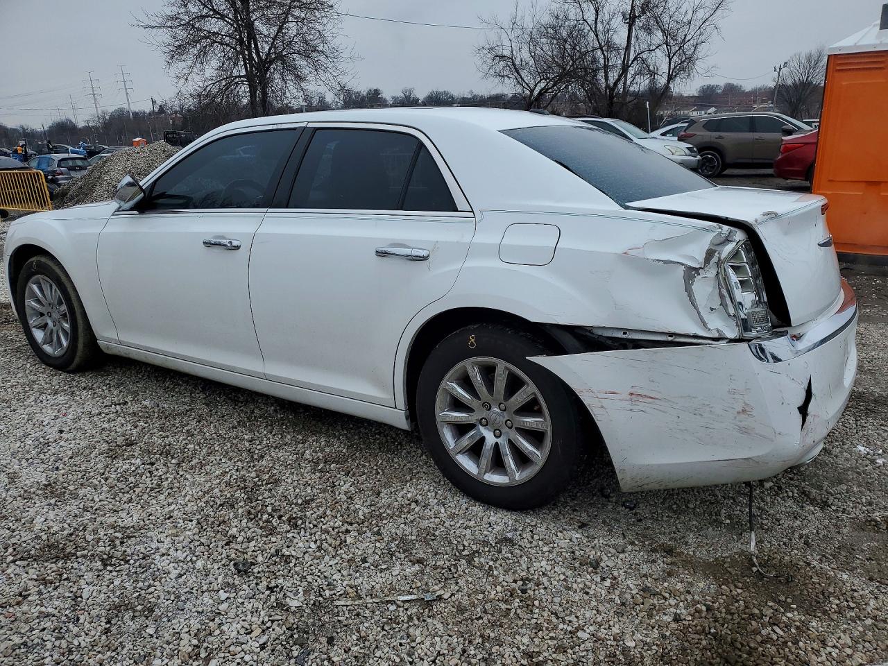 2011 CHRYSLER 300C photo 2
