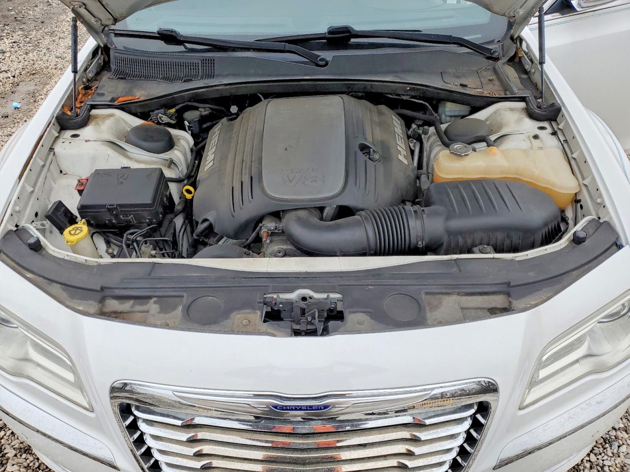 2011 CHRYSLER 300C photo 11