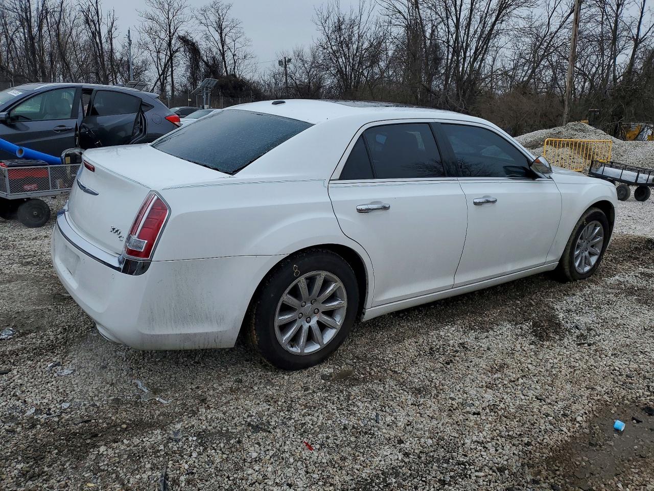 2011 CHRYSLER 300C photo 3