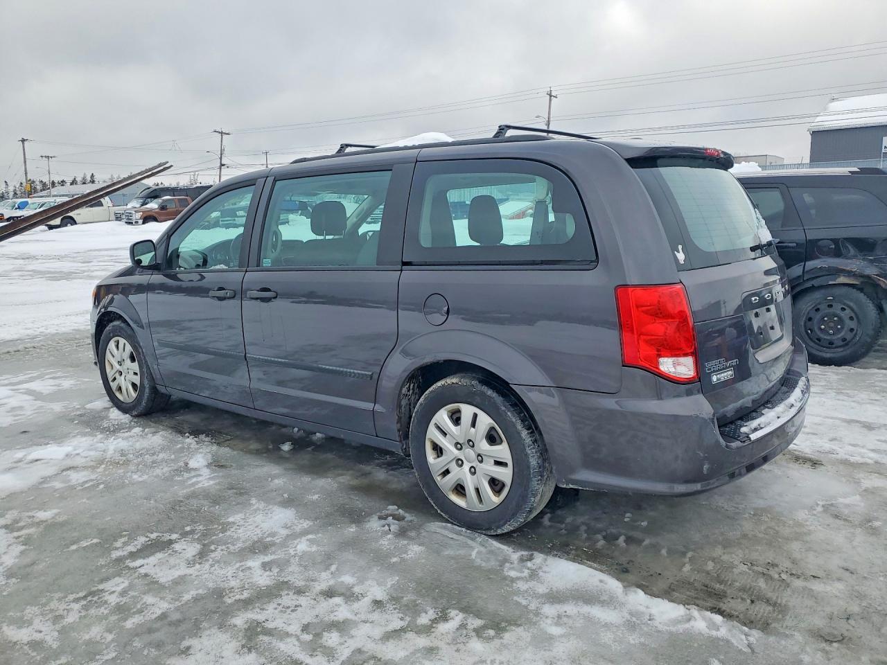 2015 DODGE GRAND CARAVAN SE photo 3