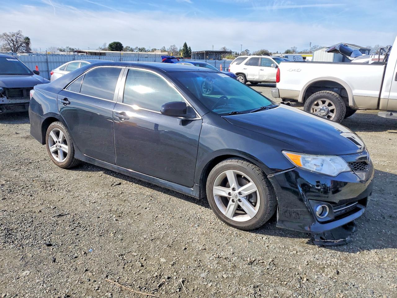 2014 TOYOTA CAMRY L photo 10