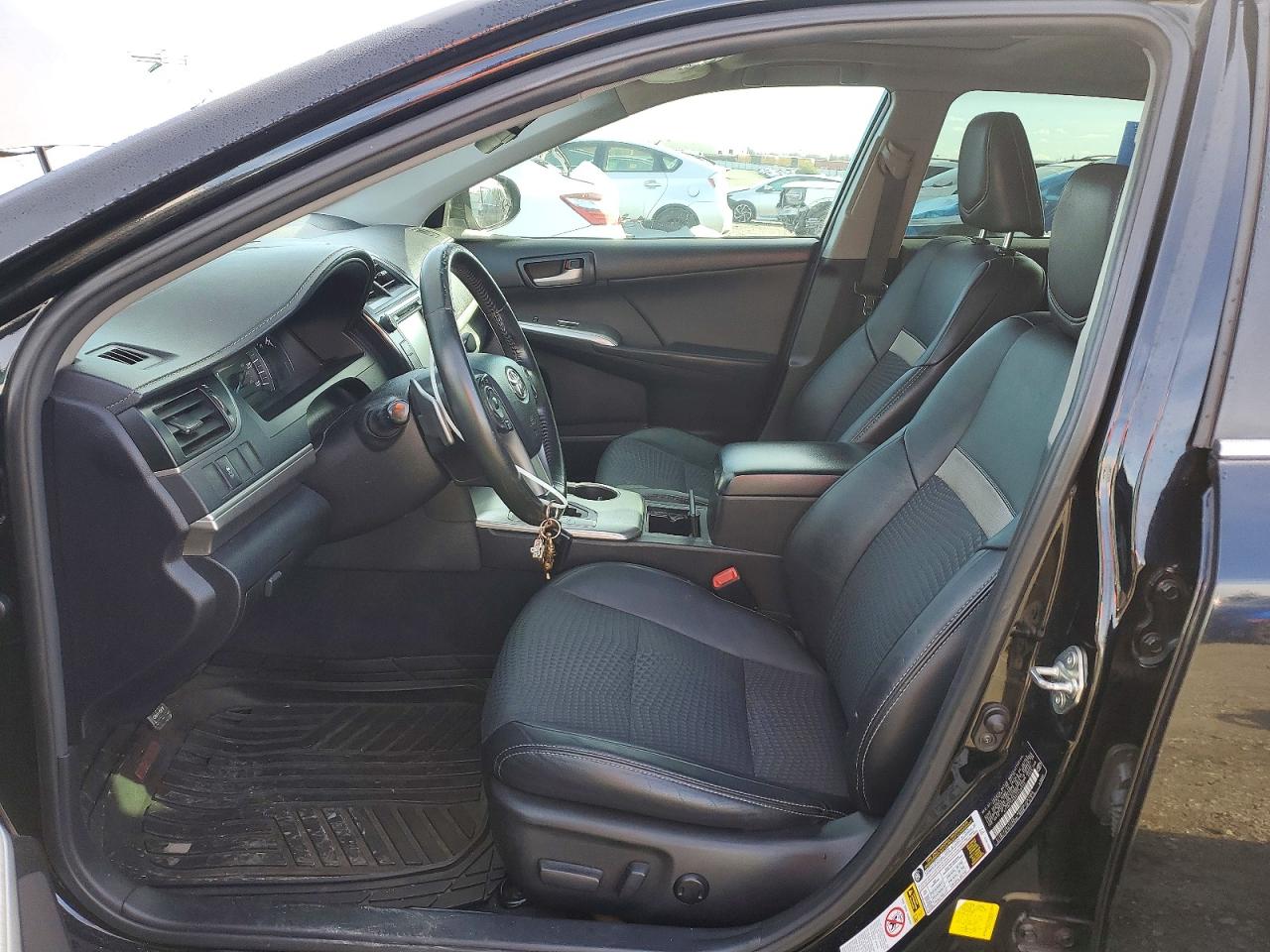 2014 TOYOTA CAMRY L photo 19