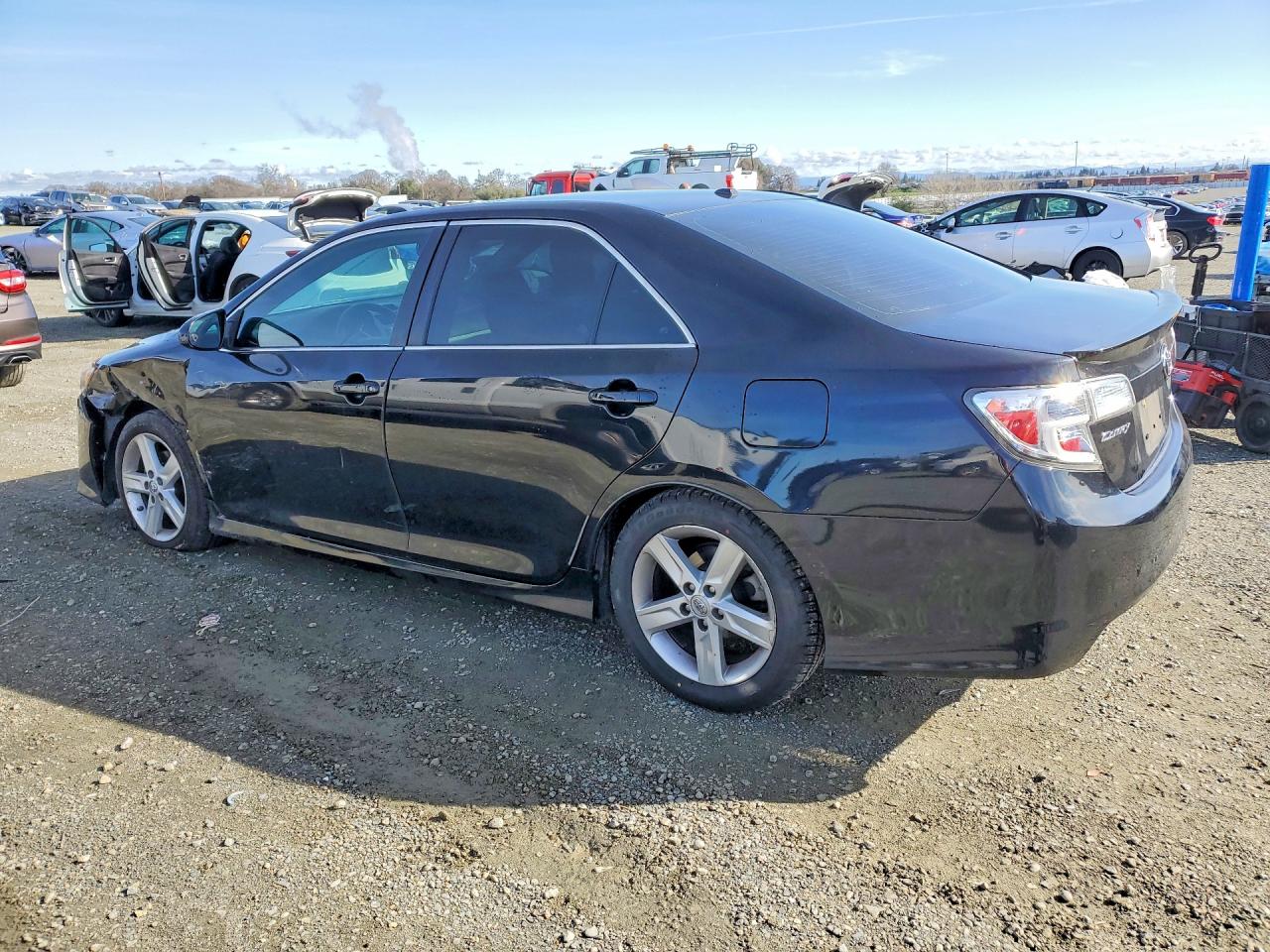 2014 TOYOTA CAMRY L photo 4