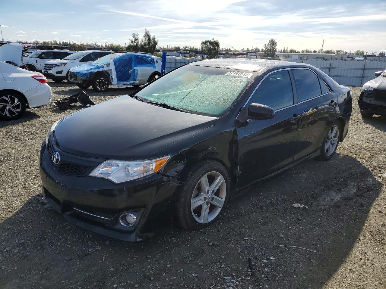 2014 TOYOTA CAMRY