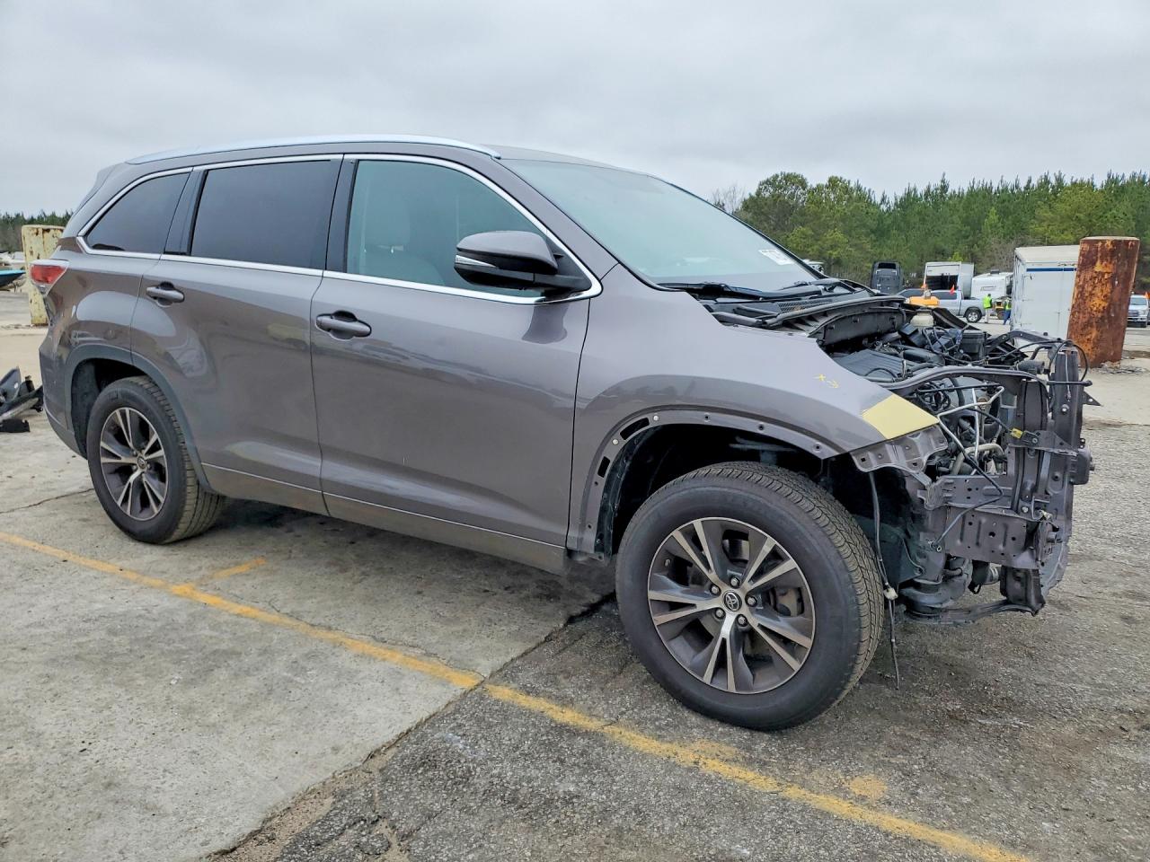 2016 TOYOTA HIGHLANDER XLE photo 10