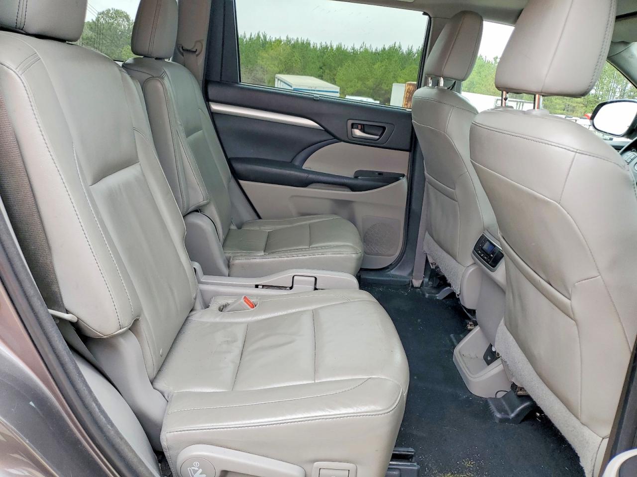 2016 TOYOTA HIGHLANDER XLE photo 31