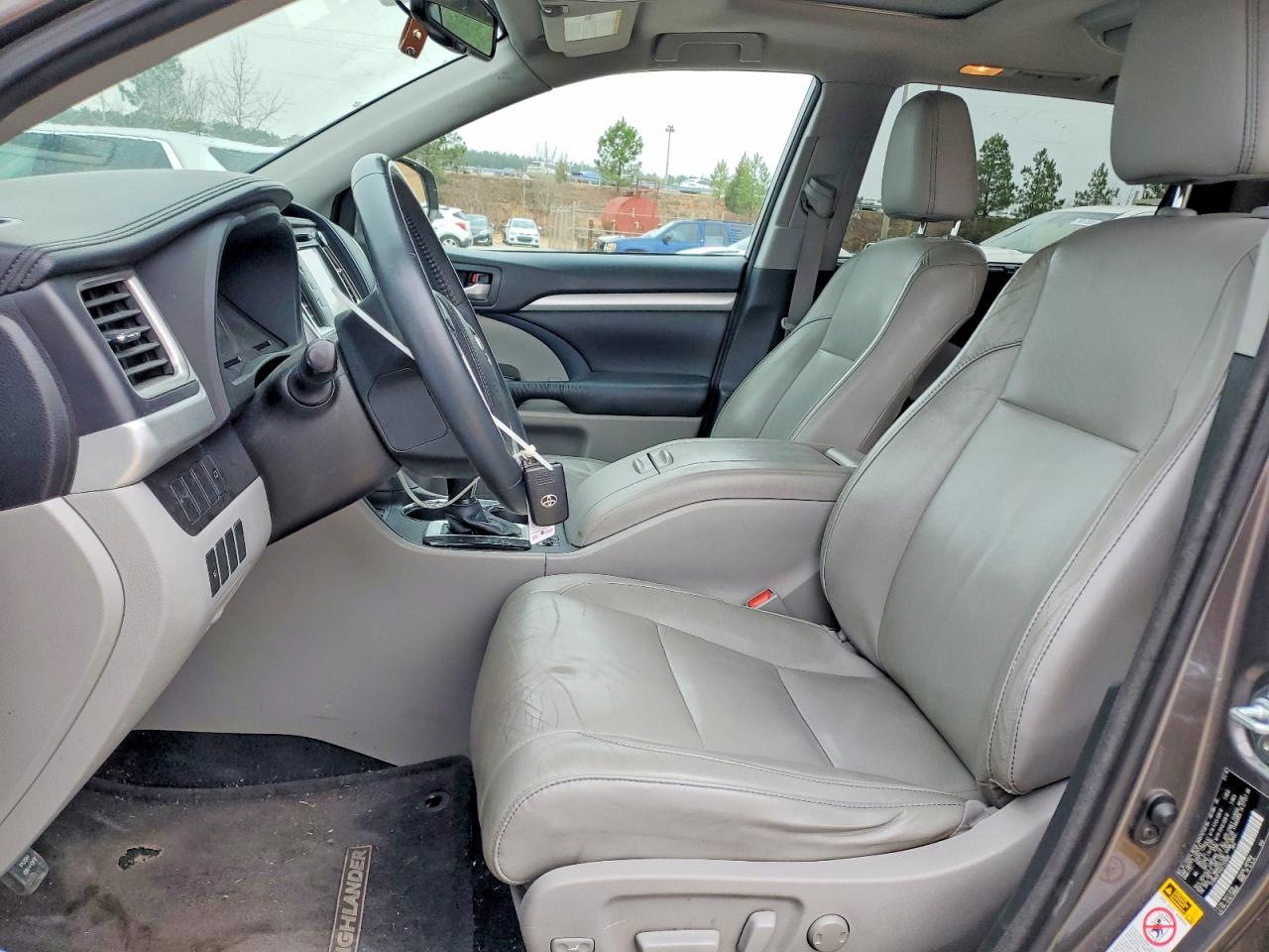 2016 TOYOTA HIGHLANDER XLE photo 19