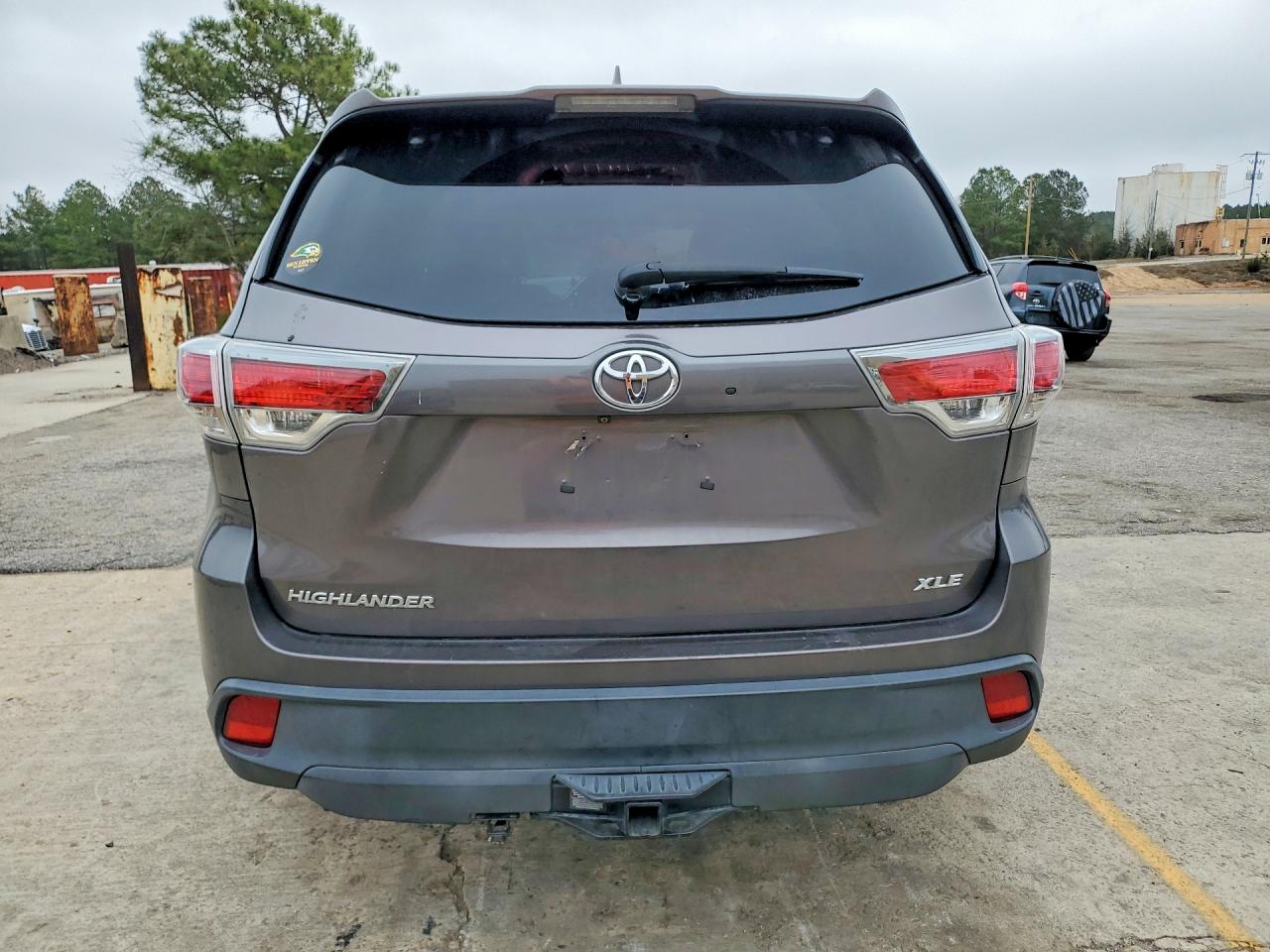 2016 TOYOTA HIGHLANDER XLE photo 16