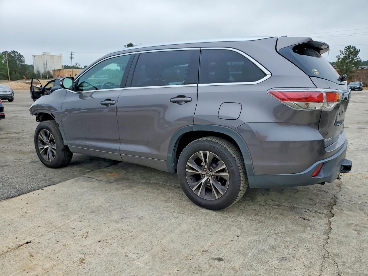 2016 TOYOTA HIGHLANDER XLE photo 4
