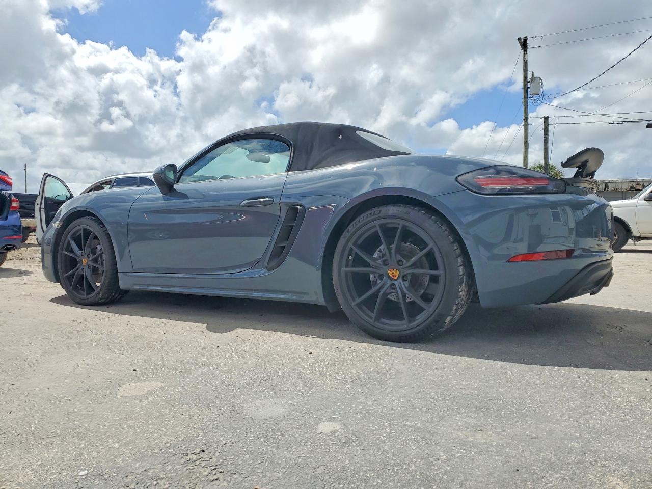 2017 PORSCHE BOXSTER photo 2