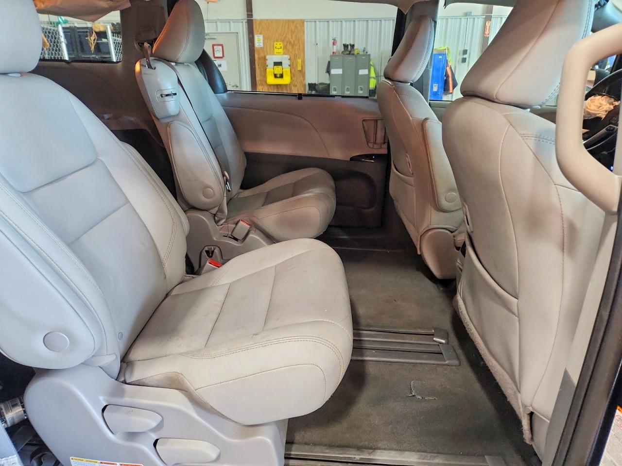 2020 TOYOTA SIENNA XLE 8-PASSENGER photo 21