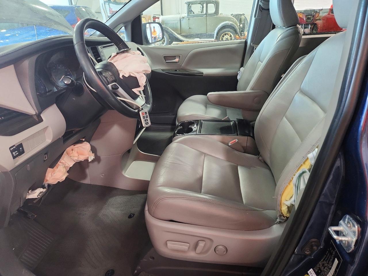 2020 TOYOTA SIENNA XLE 8-PASSENGER photo 13