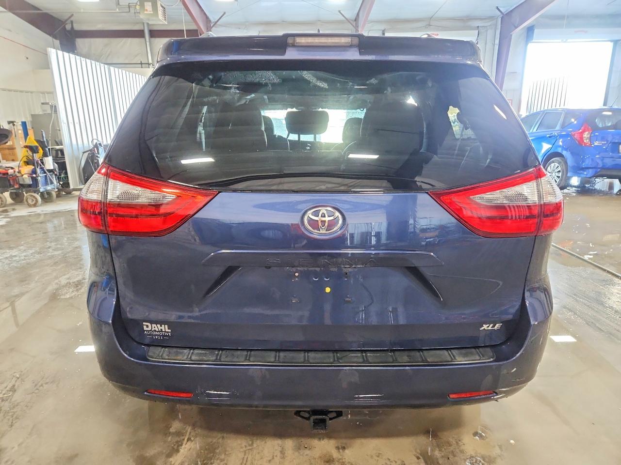 2020 TOYOTA SIENNA XLE 8-PASSENGER photo 11