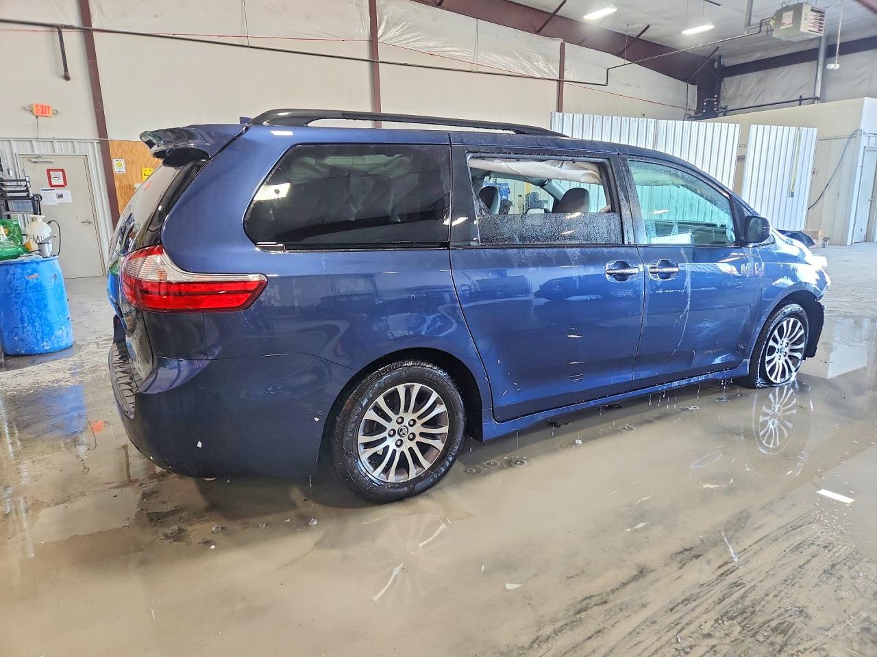 2020 TOYOTA SIENNA XLE 8-PASSENGER photo 5