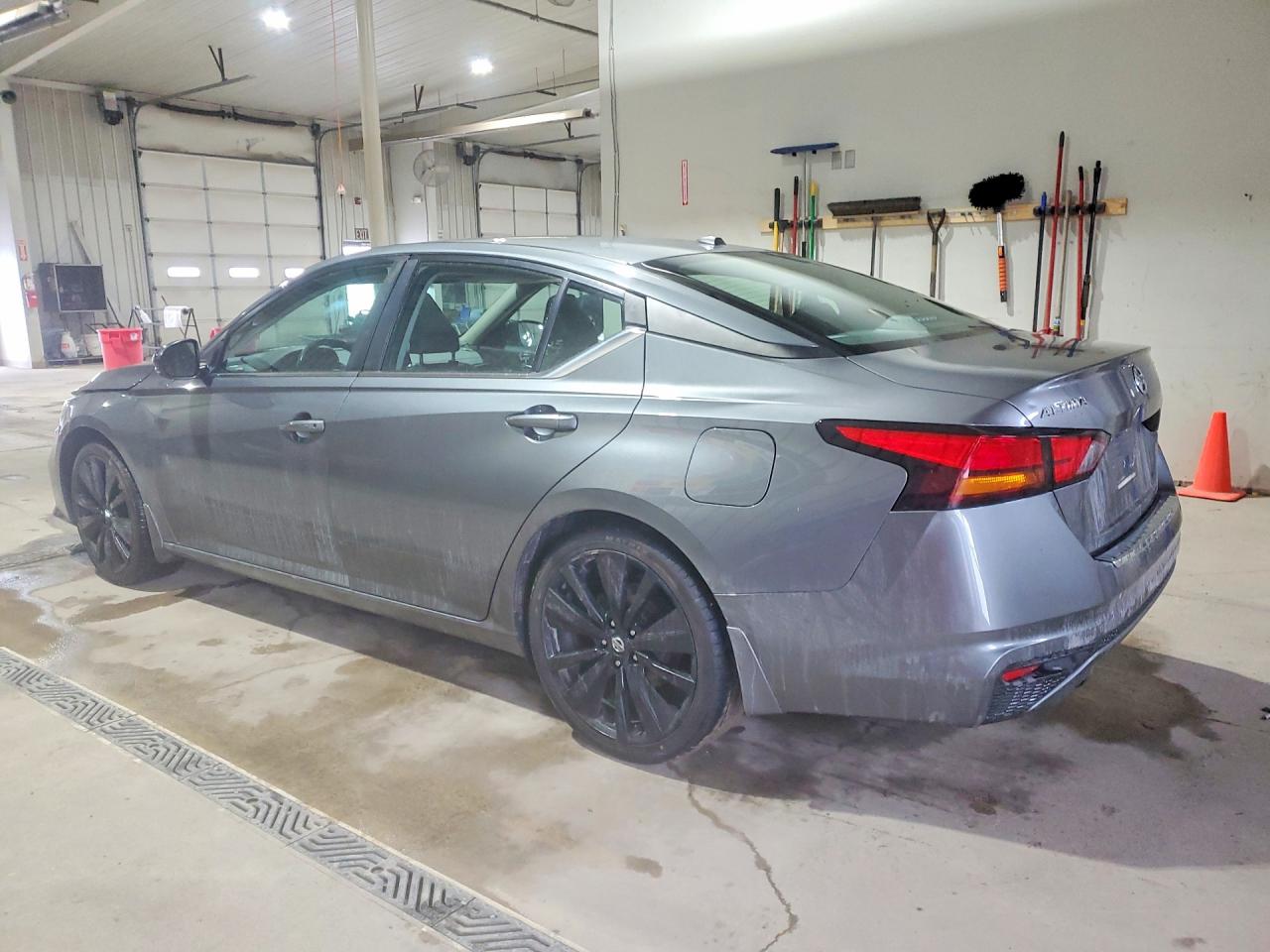 2019 NISSAN ALTIMA SR photo 3
