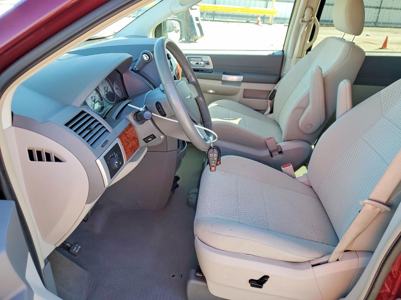 2008 CHRYSLER TOWN & COUNTRY TOURING photo 19