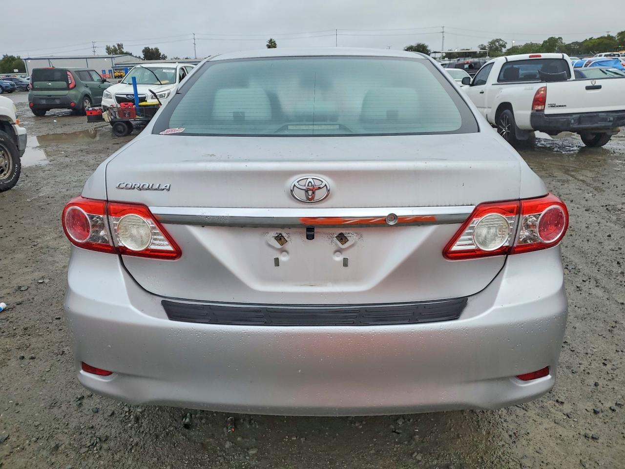 2013 TOYOTA COROLLA L photo 11