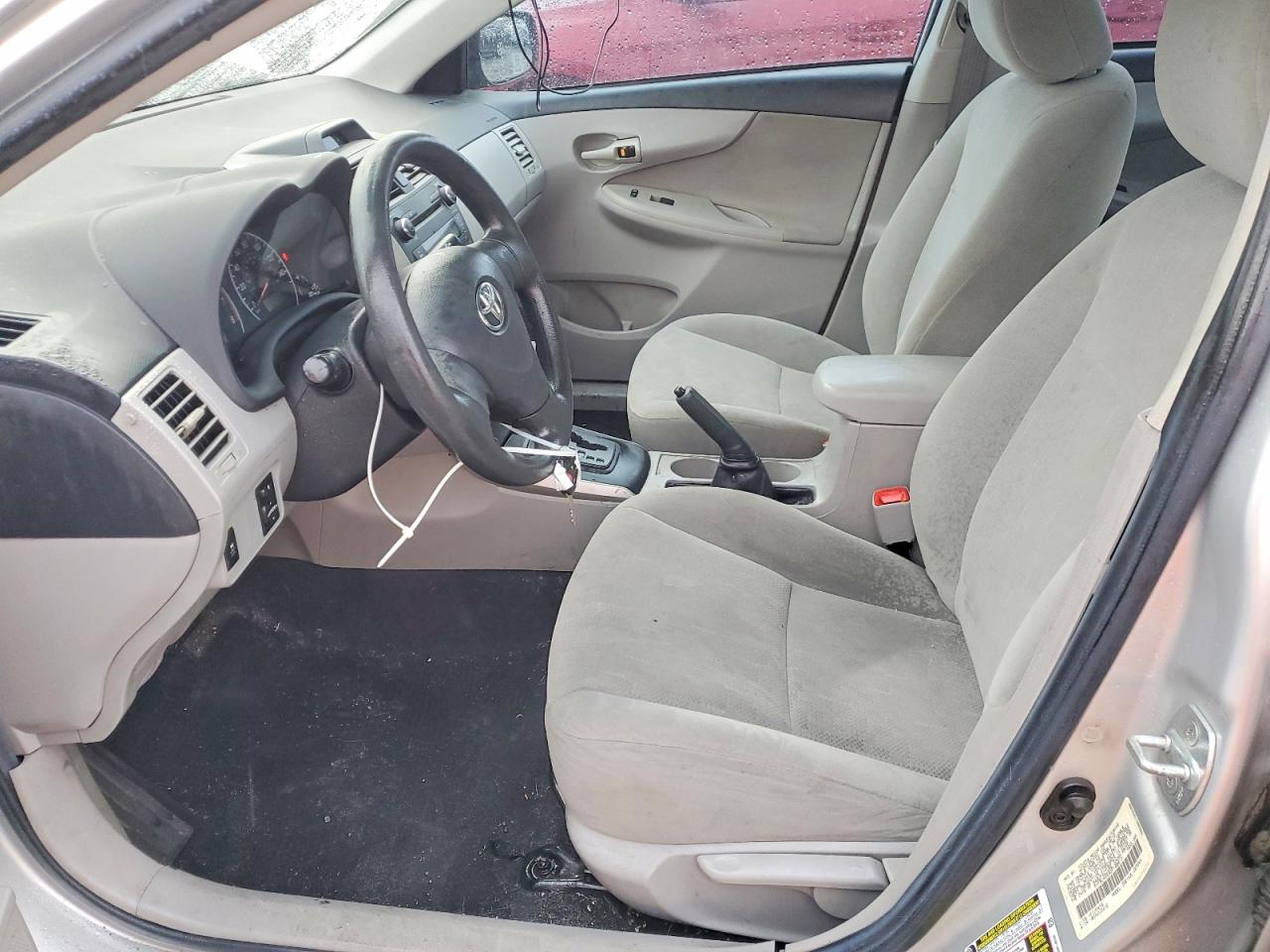 2013 TOYOTA COROLLA L photo 13