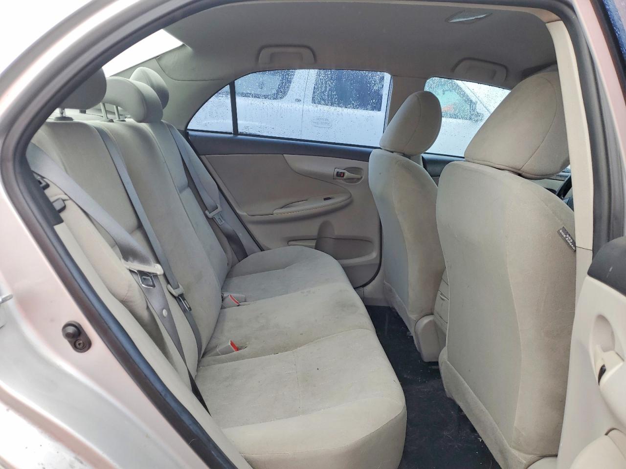 2013 TOYOTA COROLLA L photo 19
