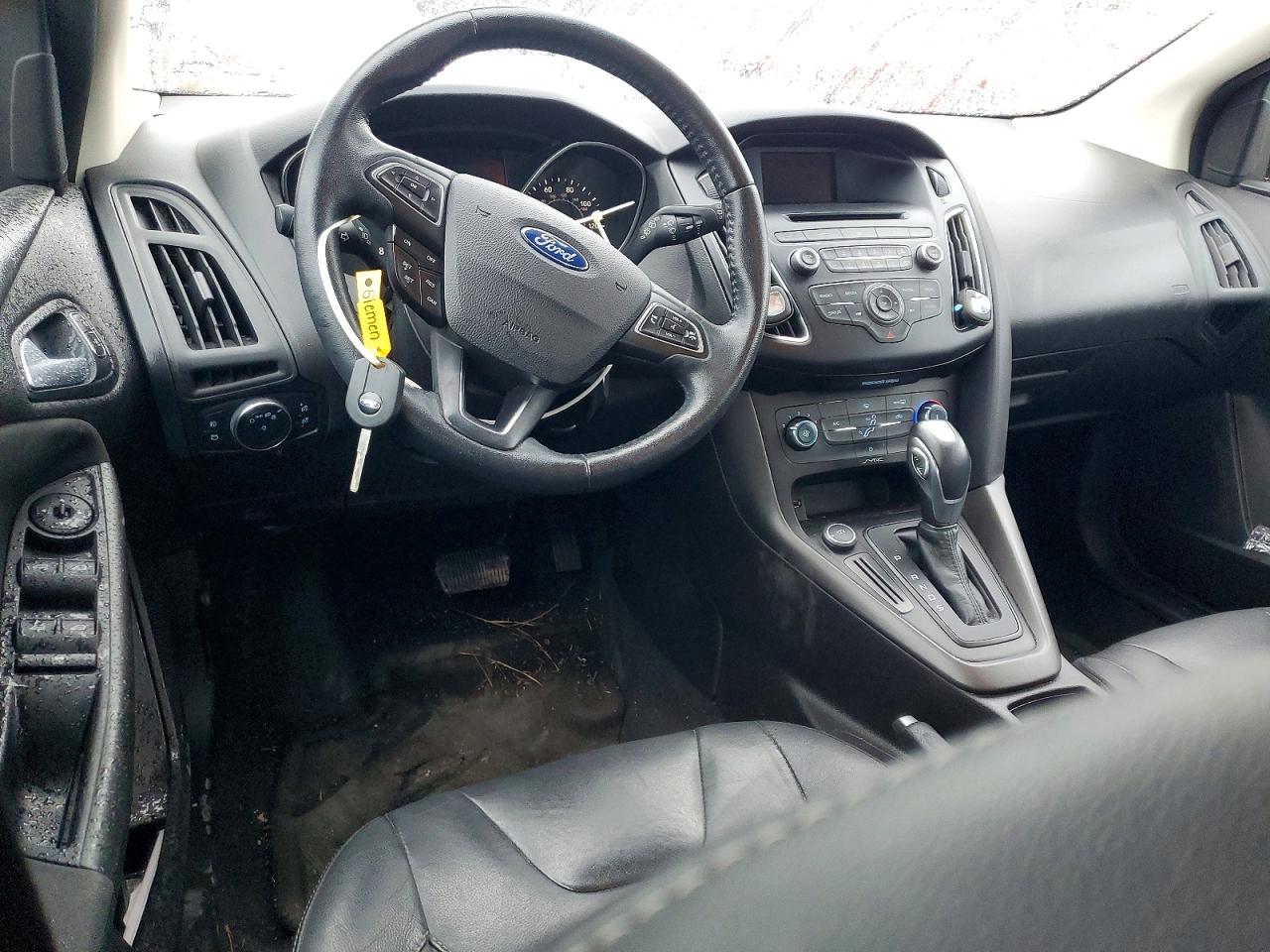 2015 FORD FOCUS SE photo 15