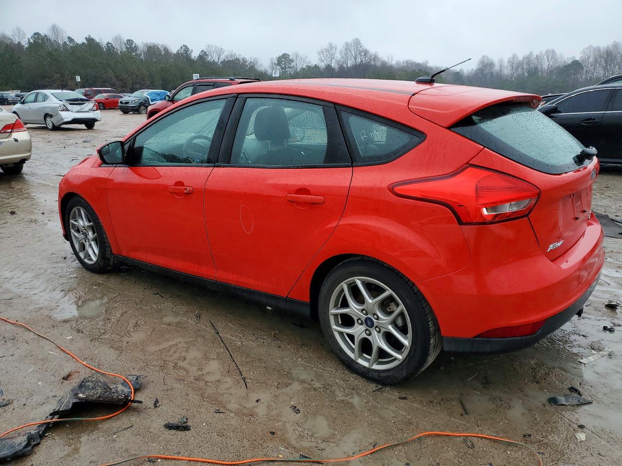 2015 FORD FOCUS SE photo 3