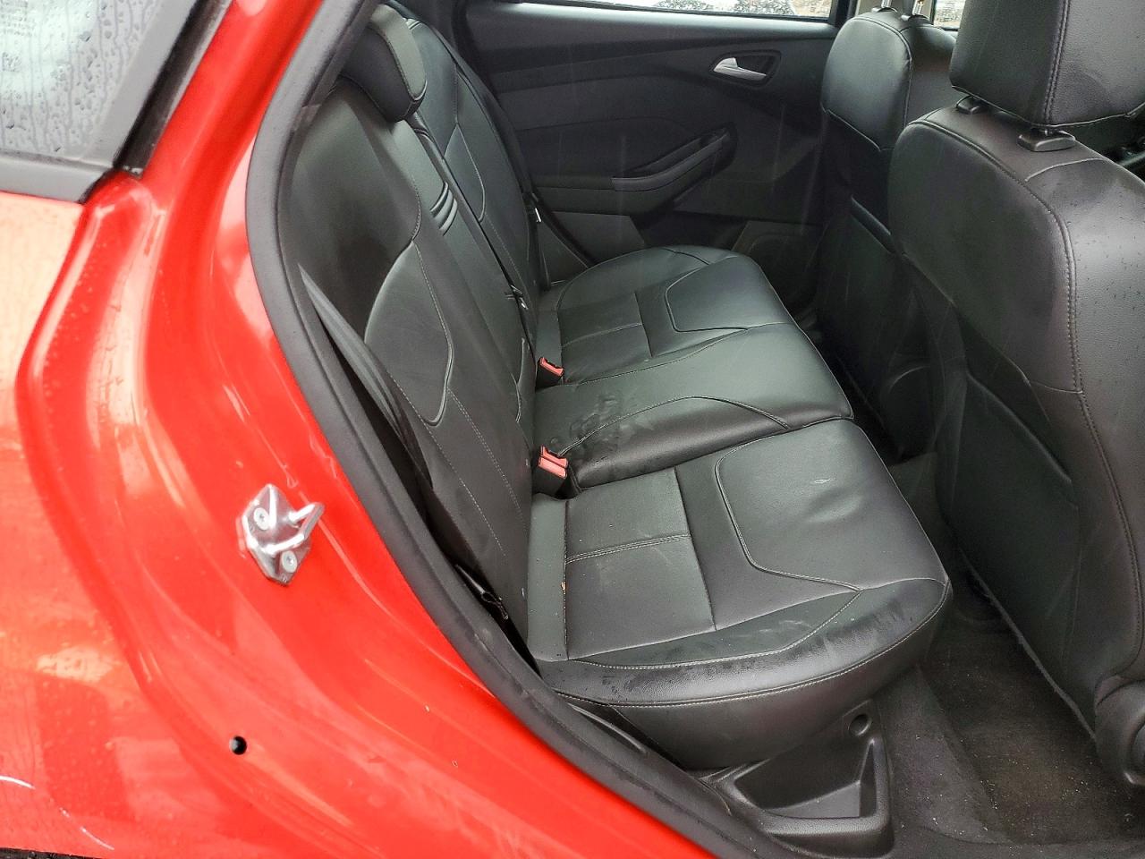 2015 FORD FOCUS SE photo 19