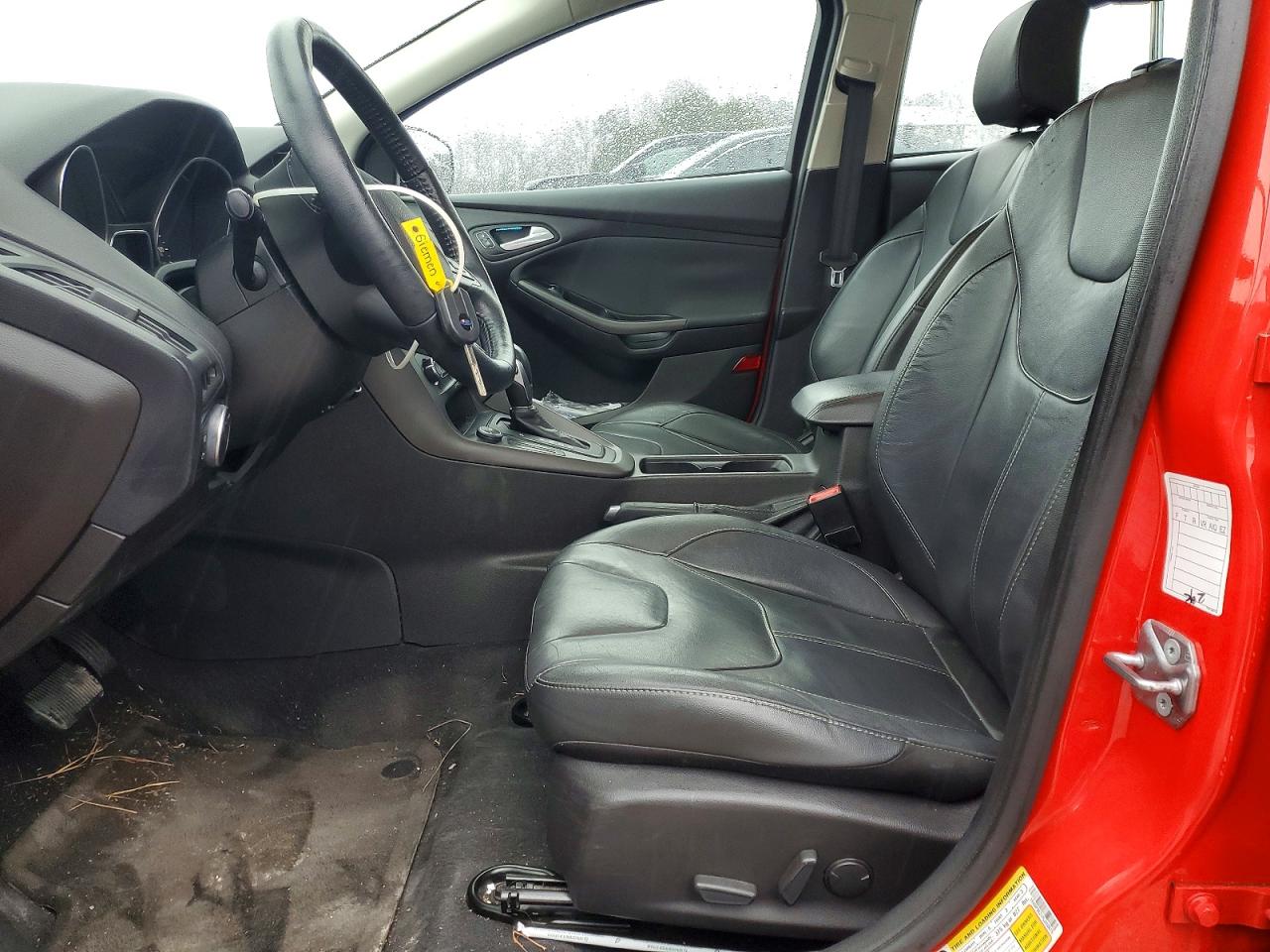 2015 FORD FOCUS SE photo 13