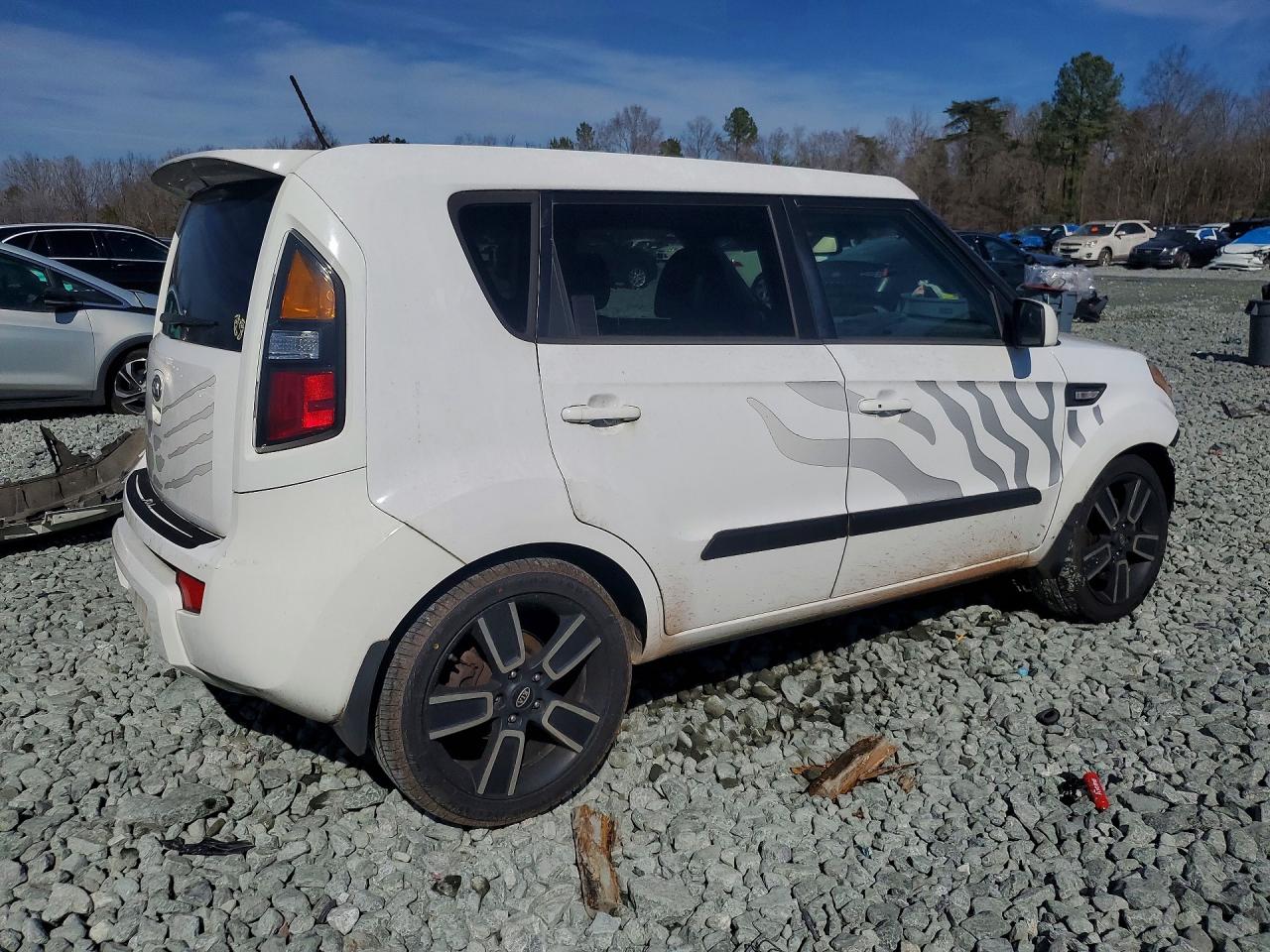 2011 KIA SOUL + photo 3
