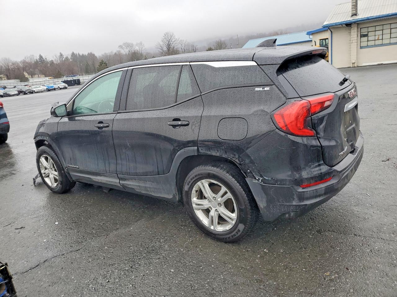2019 GMC TERRAIN photo 2
