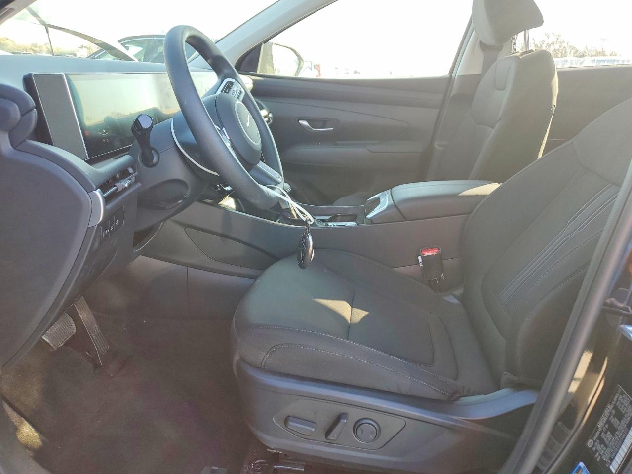 2026 HYUNDAI TUCSON SEL photo 7