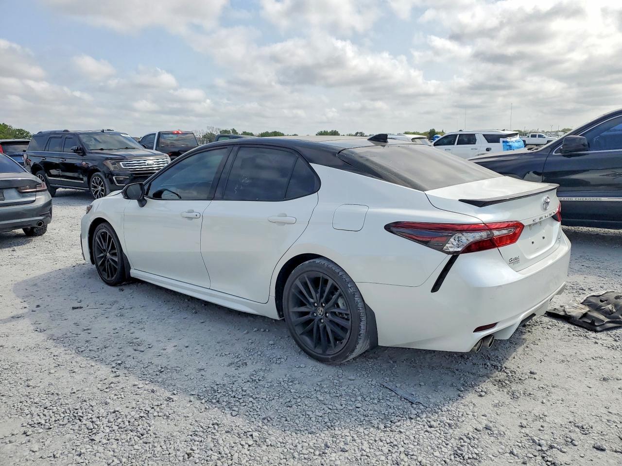 2023 TOYOTA CAMRY XSE photo 3