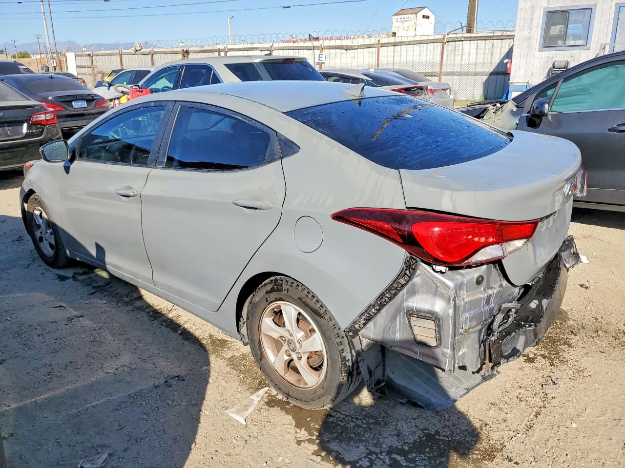 2015 HYUNDAI ELANTRA SE photo 3