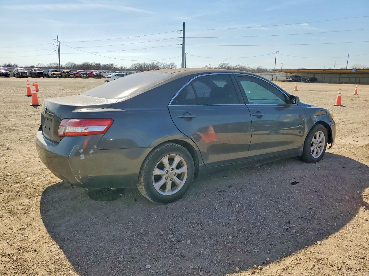 2010 TOYOTA CAMRY photo 5