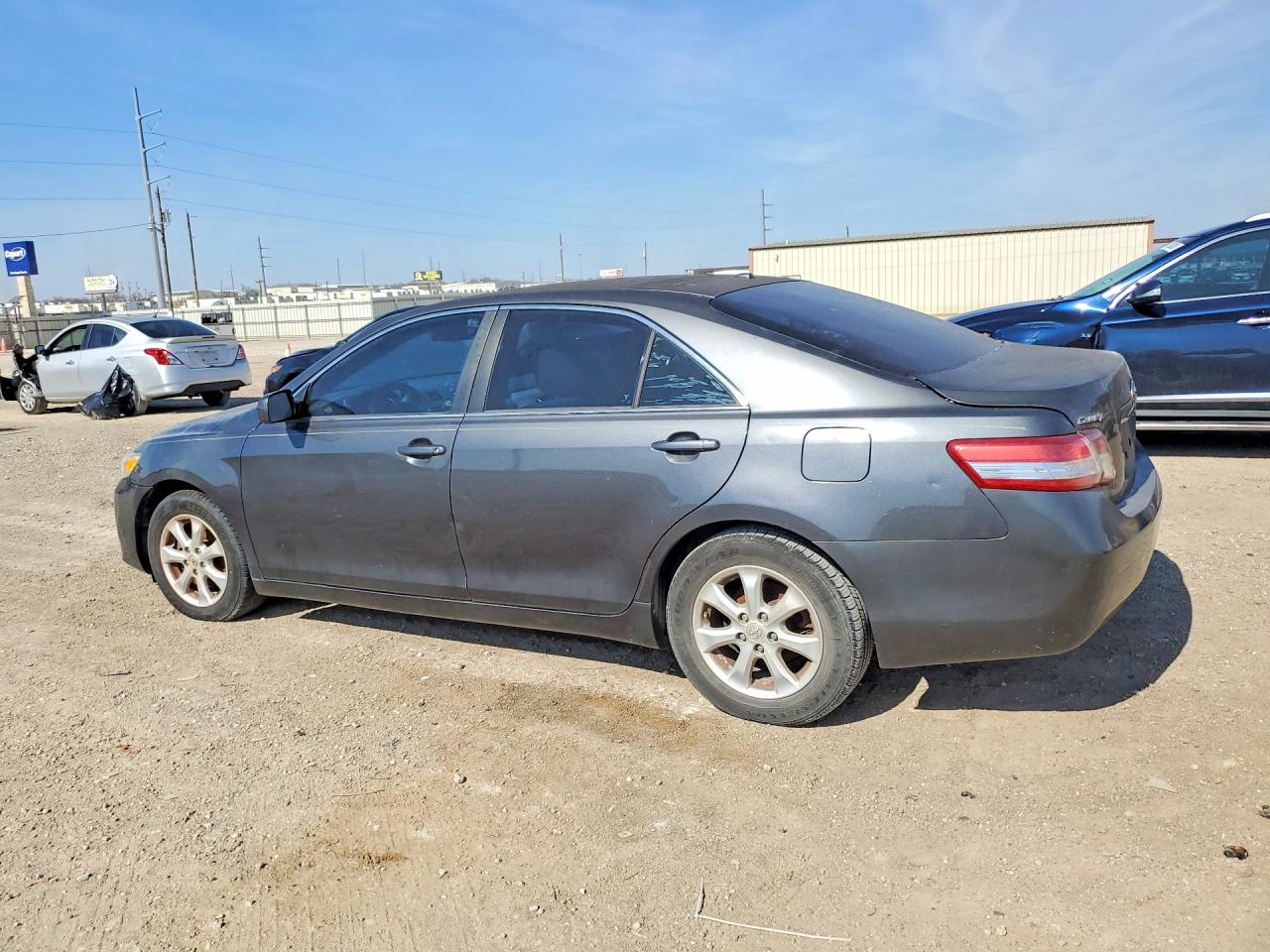 2010 TOYOTA CAMRY photo 3