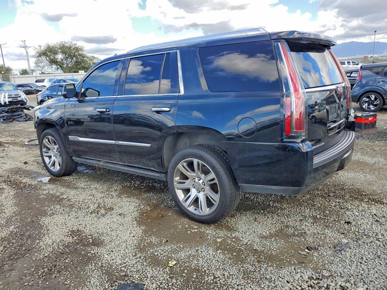 2016 CADILLAC ESCALADE PREMIUM photo 2