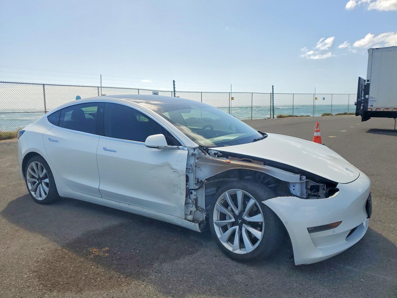 2019 TESLA MODEL 3 photo 4