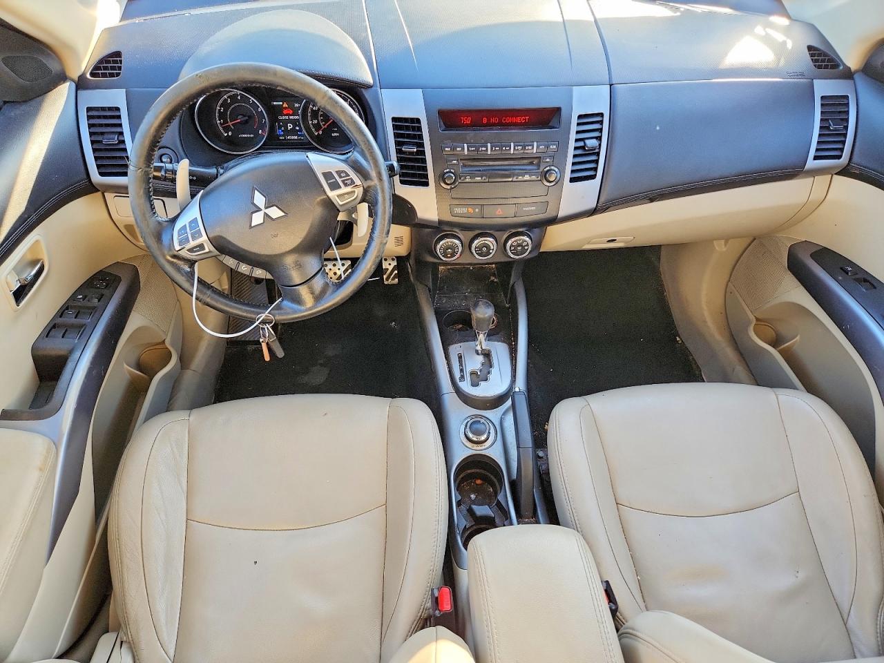 2011 MITSUBISHI OUTLANDER GT photo 8
