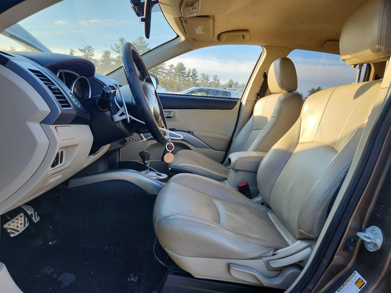2011 MITSUBISHI OUTLANDER GT photo 7