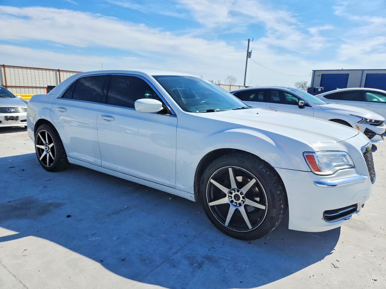 2014 CHRYSLER 300 photo 10
