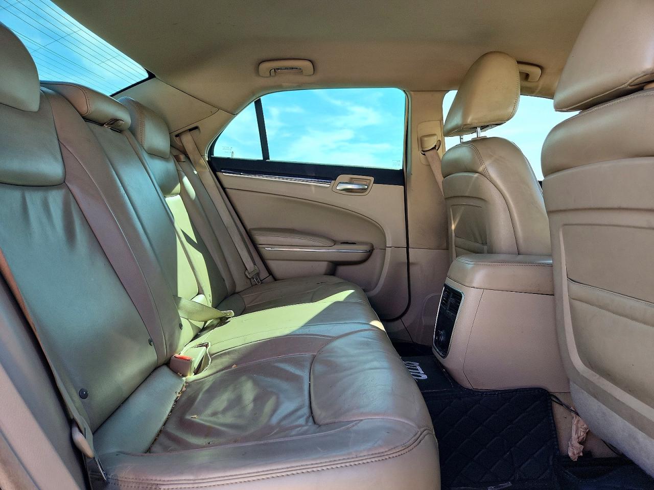 2014 CHRYSLER 300 photo 28