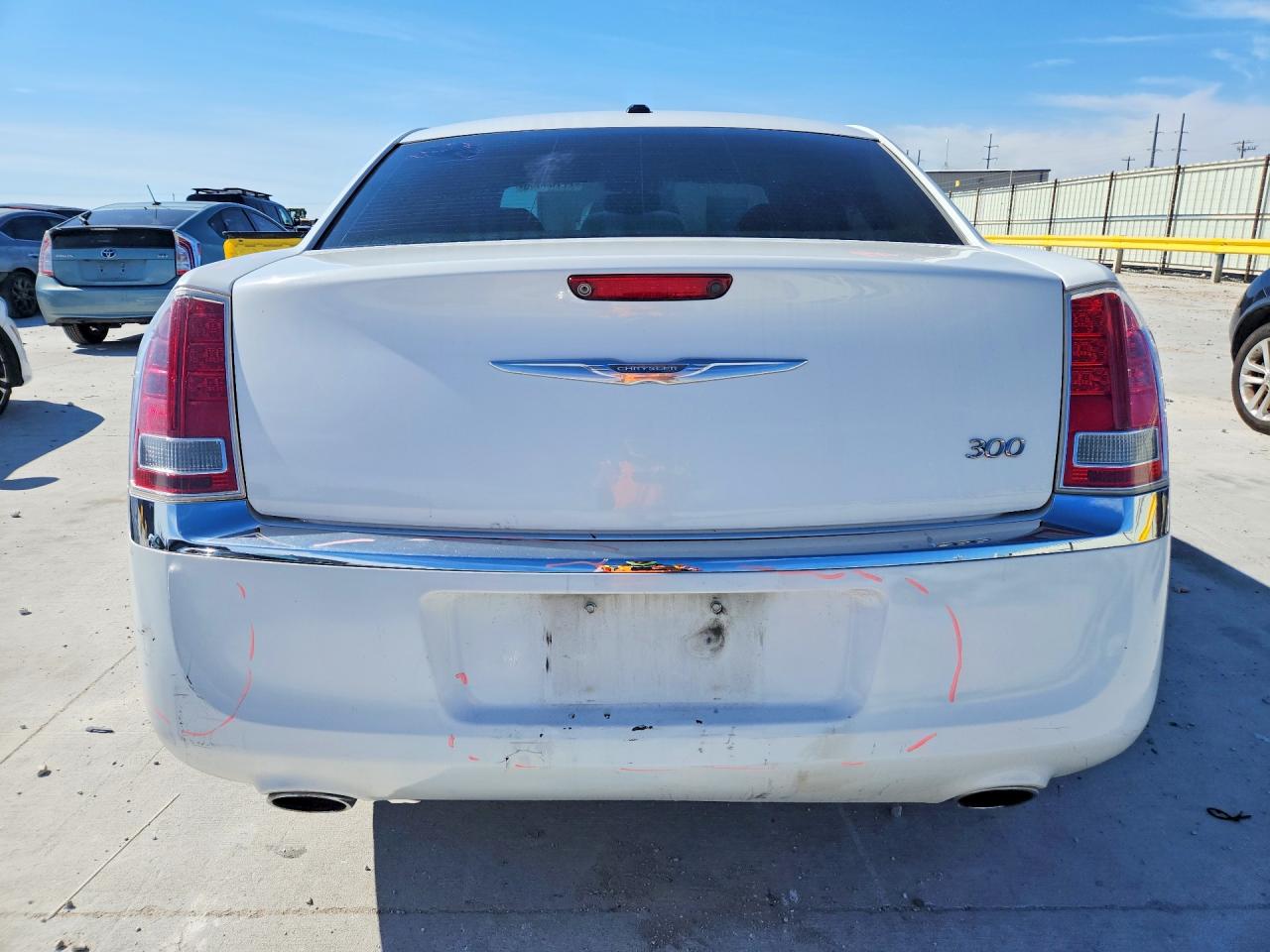 2014 CHRYSLER 300 photo 16