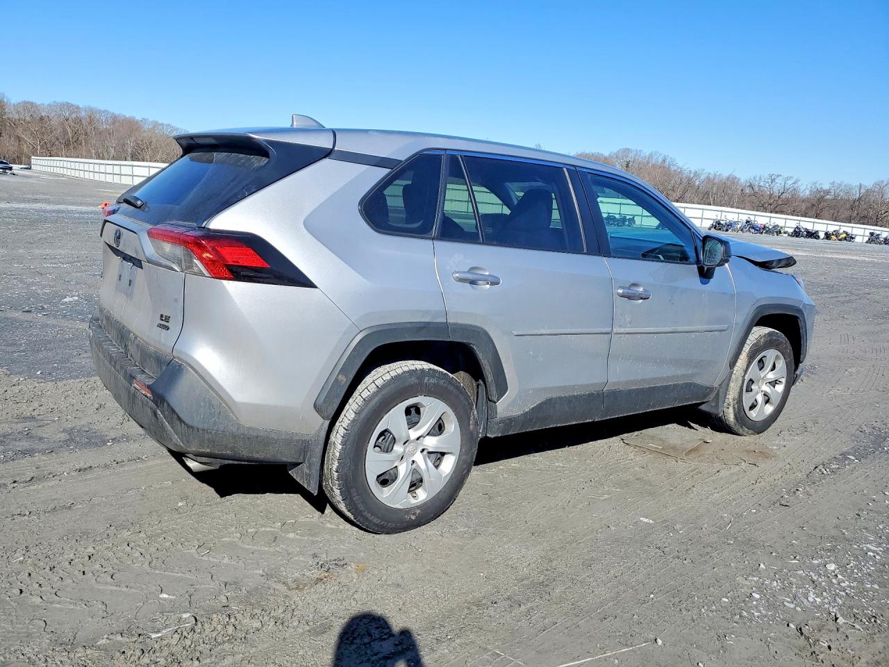 2024 TOYOTA RAV4 LE photo 3