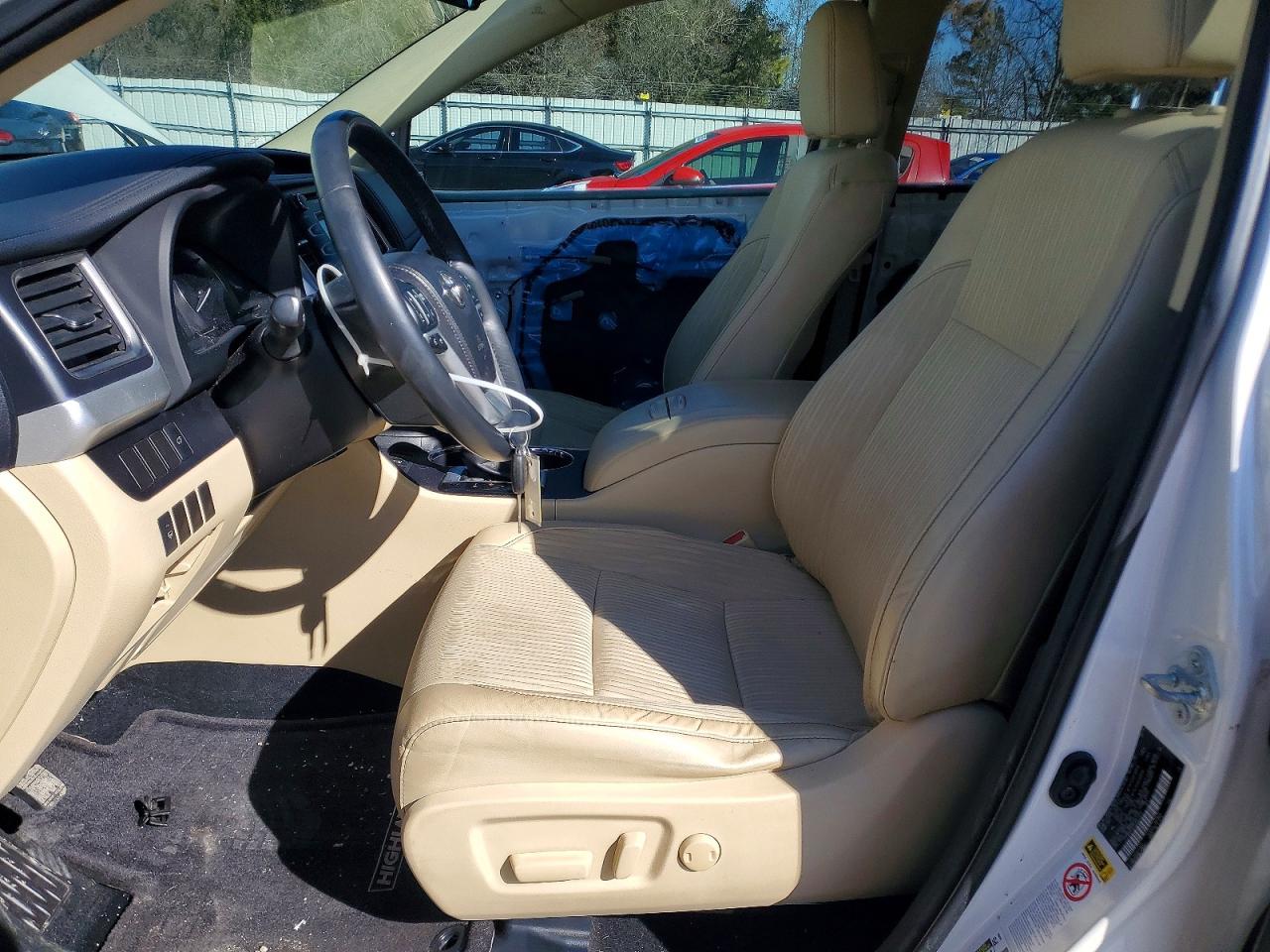 2014 TOYOTA HIGHLANDER LE photo 7