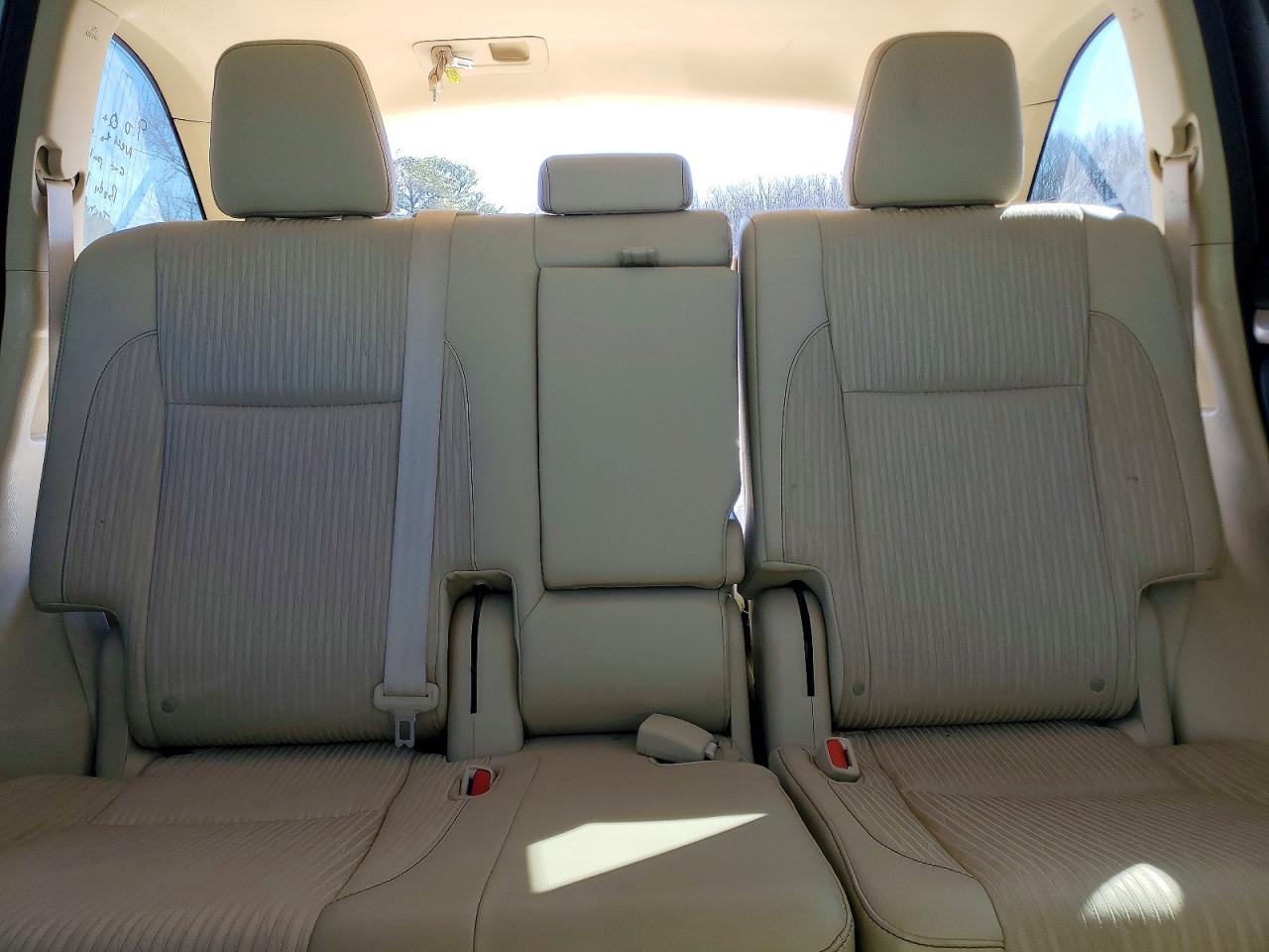 2014 TOYOTA HIGHLANDER LE photo 10