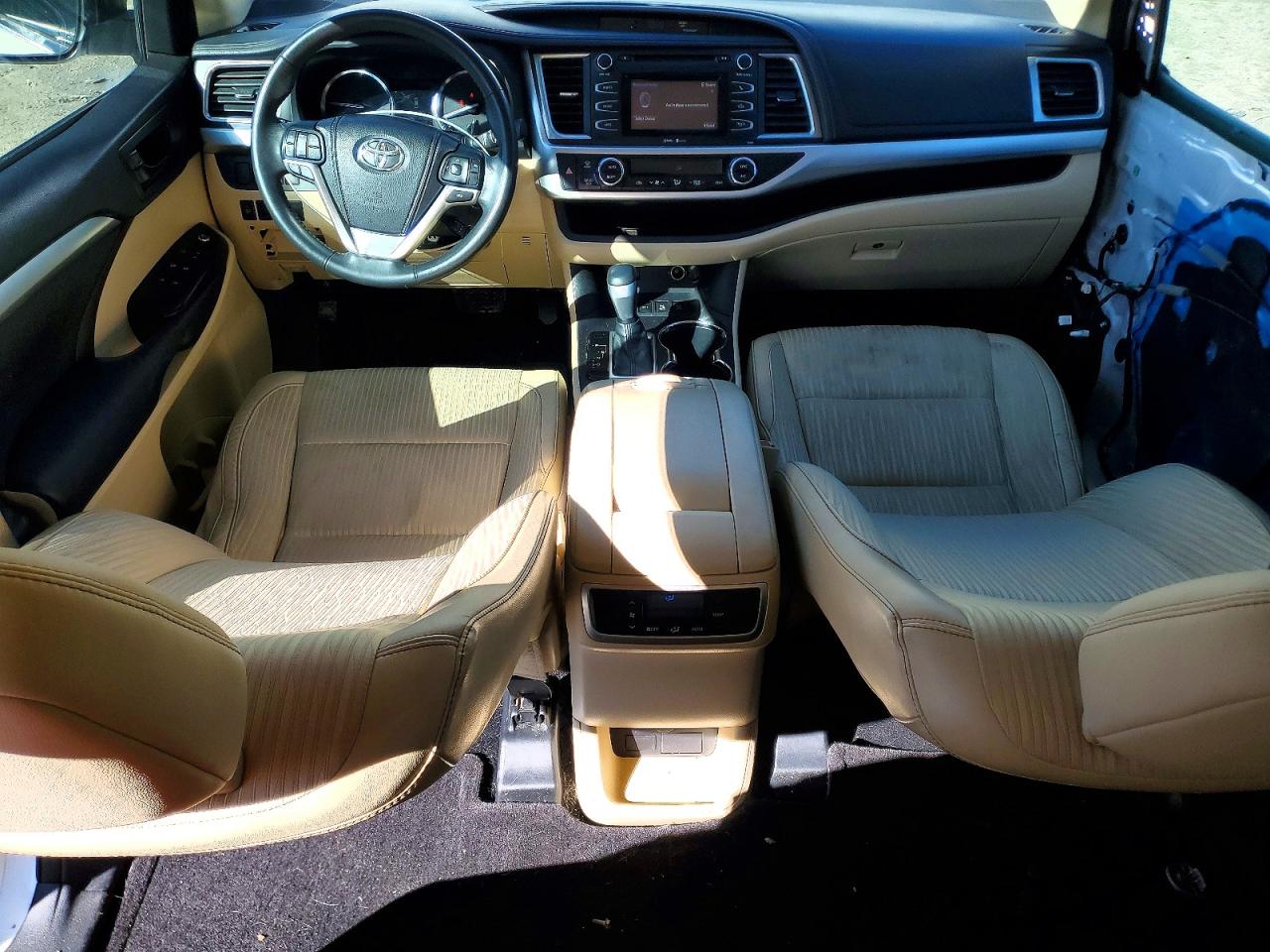 2014 TOYOTA HIGHLANDER LE photo 8