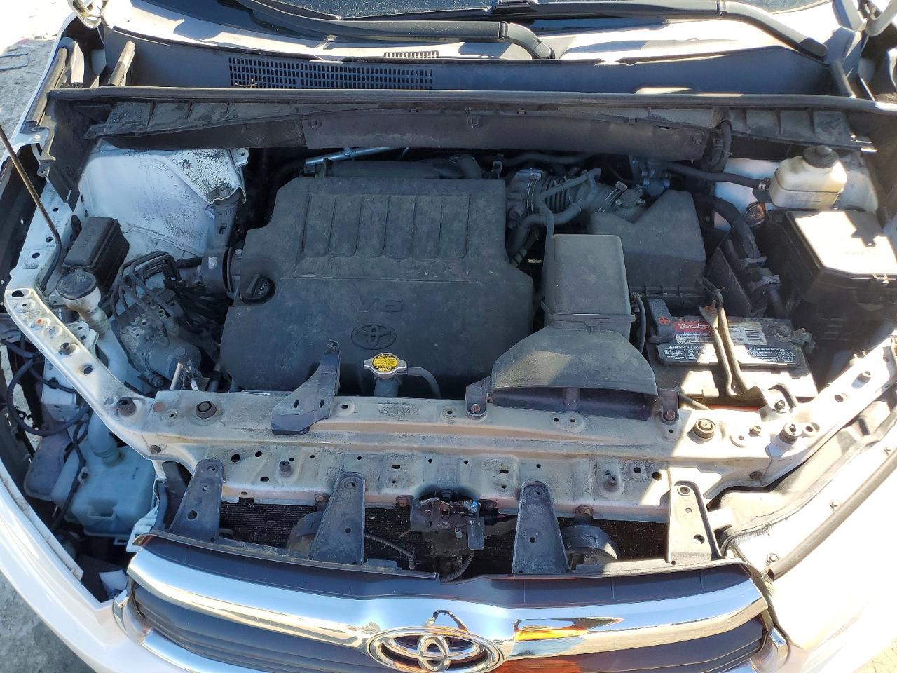 2014 TOYOTA HIGHLANDER LE photo 12