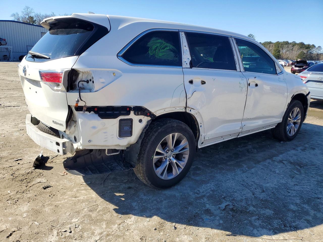 2014 TOYOTA HIGHLANDER LE photo 3