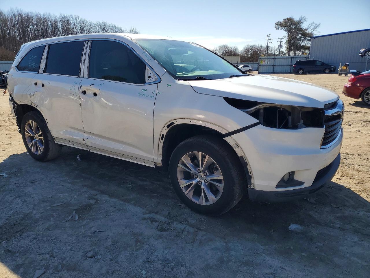 2014 TOYOTA HIGHLANDER LE photo 4