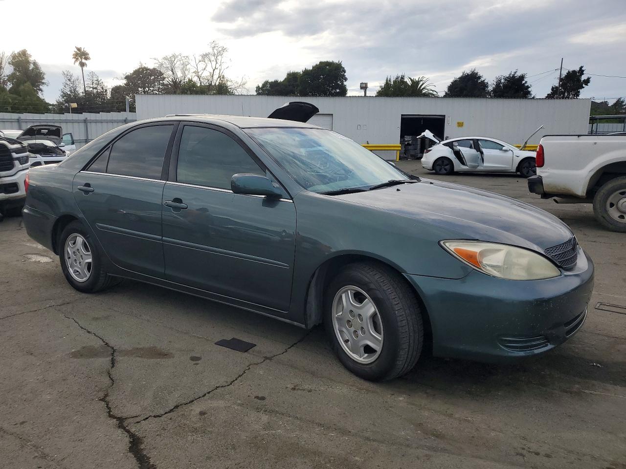 2002 TOYOTA CAMRY LE photo 4